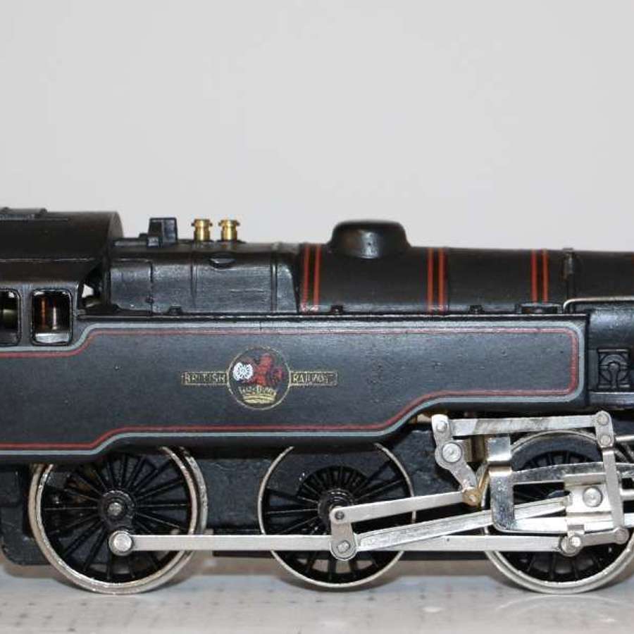 A boxed Wrenn 00/H0 gauge loco W2216 . Mild play worn.