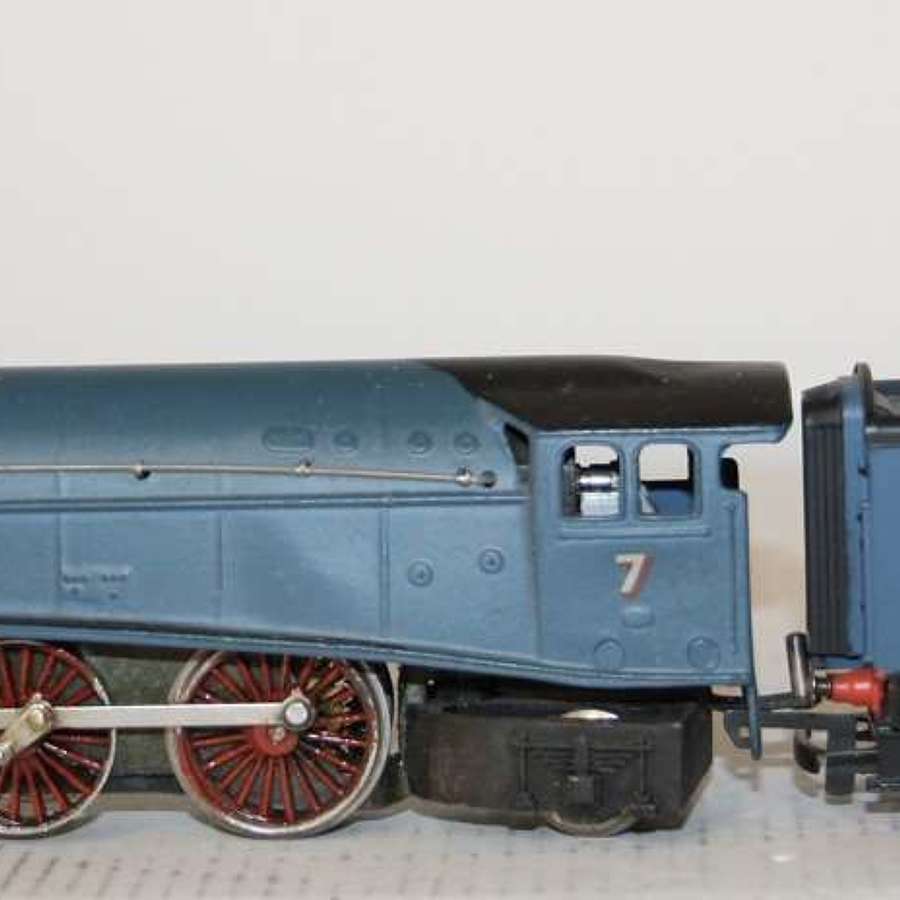 A boxed Wrenn 00 gauge W2211 LOCO MALLARD Sir Nigel Gresley.