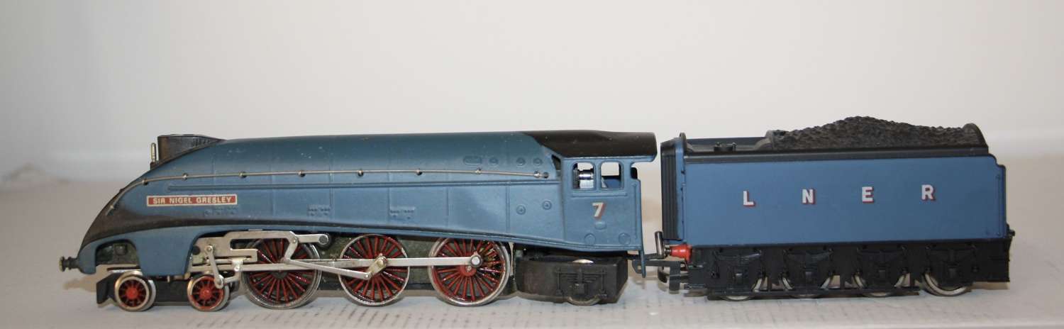 A boxed Wrenn 00 gauge W2211 LOCO MALLARD Sir Nigel Gresley.