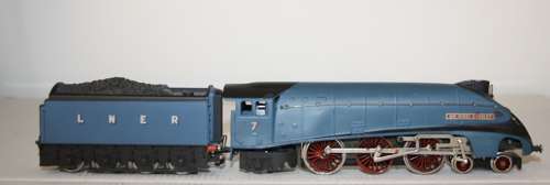 A boxed Wrenn 00 gauge W2211 LOCO MALLARD Sir Nigel Gresley.