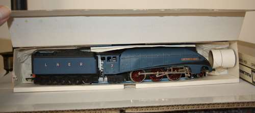 A boxed Wrenn 00 gauge W2211 LOCO MALLARD Sir Nigel Gresley.