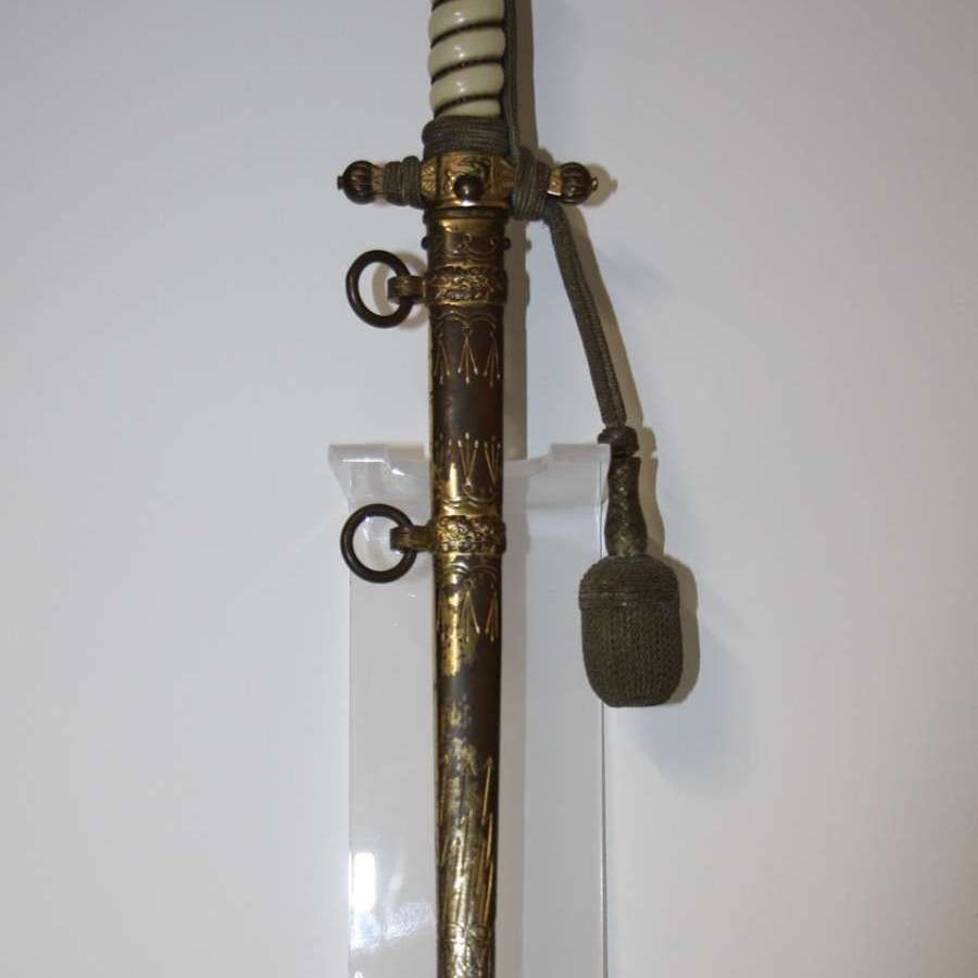 A original WW2 Kriegsmarine dagger.With its original knot .Eickhorn