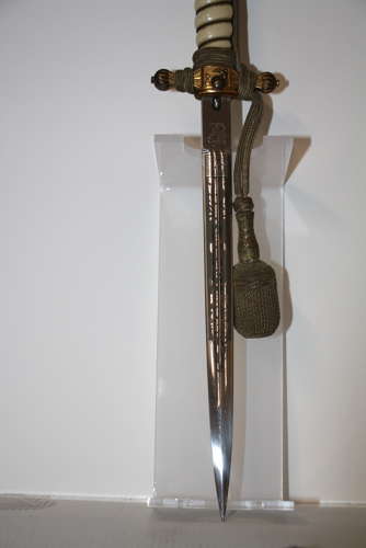 A original WW2 Kriegsmarine dagger.With its original knot .Eickhorn