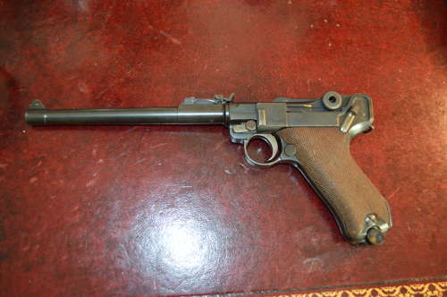 A WW1 DEACTIVATED ARTILLERY LUGER AND RIG WITH DEACT CERT.