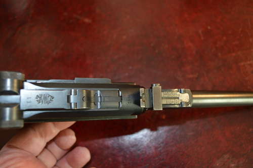 A WW1 DEACTIVATED ARTILLERY LUGER AND RIG WITH DEACT CERT.