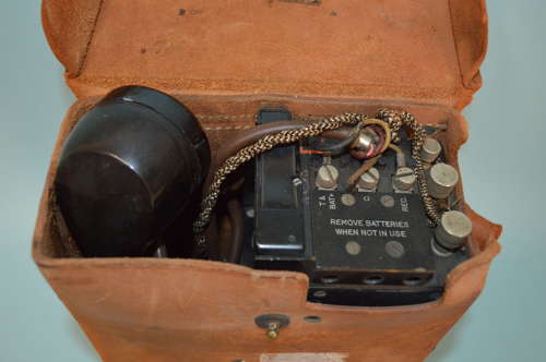 WW2 AMERICAN FIELD TELEPHONE .