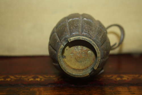 A WW1 NO5 1916 DATED HAND GRANADE. INERT.