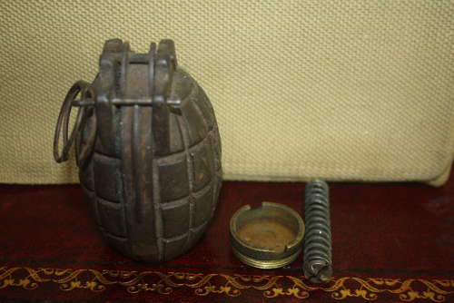 A WW1 NO5 1916 DATED HAND GRANADE. INERT.