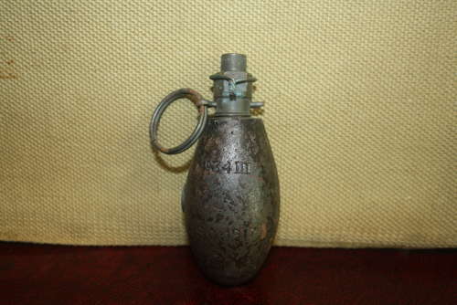 A WW1 BRITISH NO34 GRANADE DATED 1917.