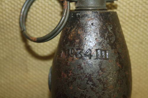 A WW1 BRITISH NO34 GRANADE DATED 1917.