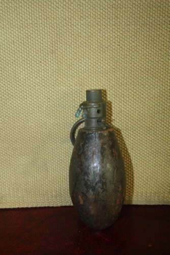 A WW1 BRITISH NO34 GRANADE DATED 1917.