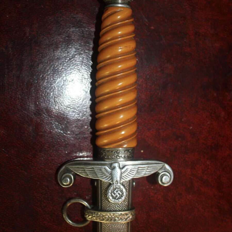 A WW2 GERMAN HEER ARMY DAGGER BY ALCOSO SOLIGEN.