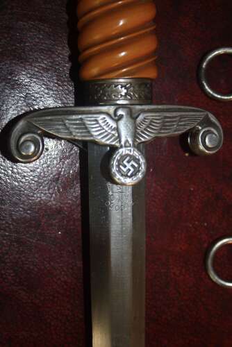 A WW2 GERMAN HEER ARMY DAGGER BY ALCOSO SOLIGEN.