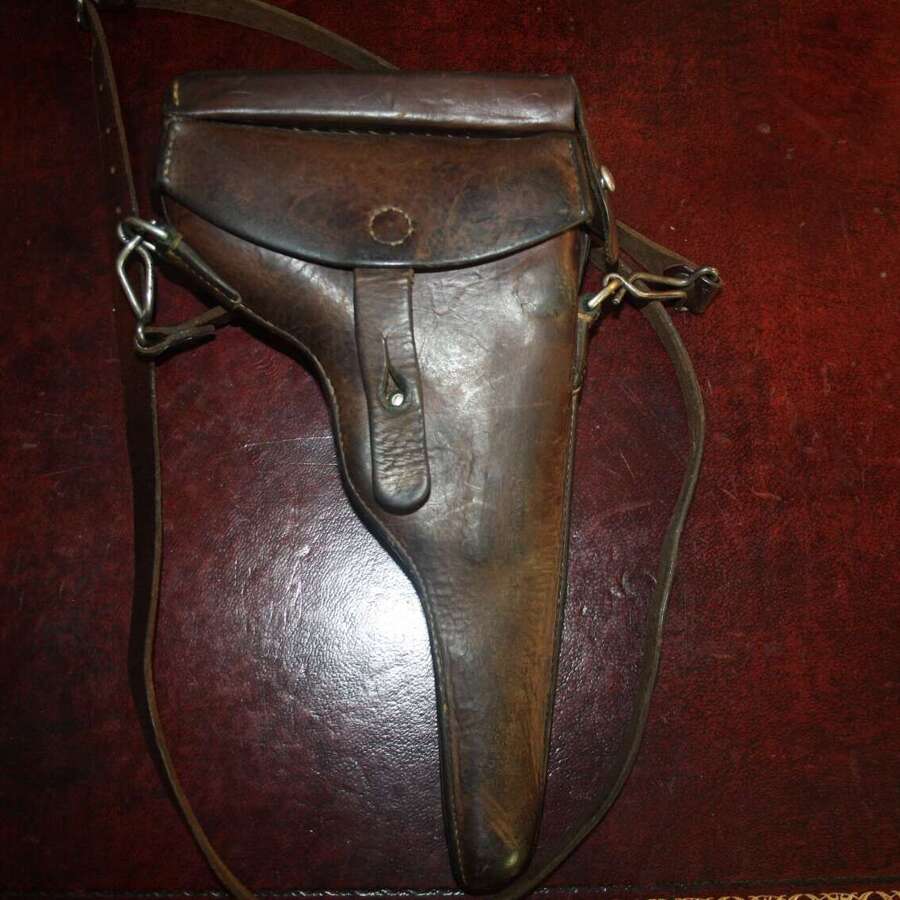 A VERY GOOD EARLY SWISS LUGER HOLSTER. UNUSUAL SPARE MAG ON TOP.