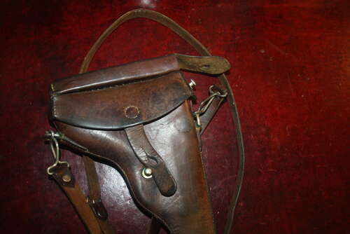 A VERY GOOD EARLY SWISS LUGER HOLSTER. UNUSUAL SPARE MAG ON TOP.