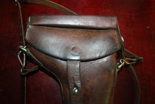 A VERY GOOD EARLY SWISS LUGER HOLSTER. UNUSUAL SPARE MAG ON TOP.