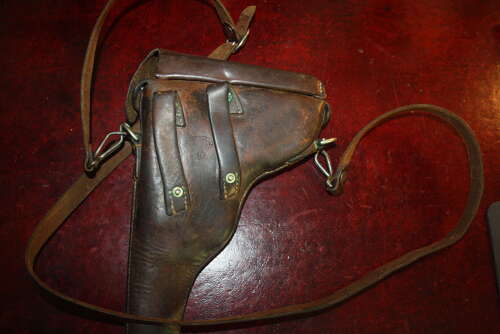 A VERY GOOD EARLY SWISS LUGER HOLSTER. UNUSUAL SPARE MAG ON TOP.