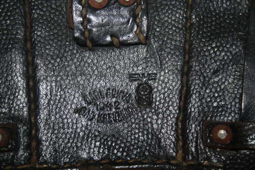 A SET OF 1942 WW2 GERMAN K98 POUCHES. RARE KRIEGSMARINE MARKED.