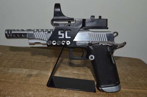 A CASED 9MM PARA BUL CUSTOM M5 RACE GUN. WITH 3 SPARE MAGS.