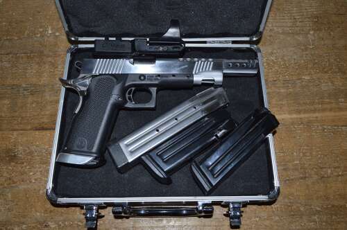 A CASED 9MM PARA BUL CUSTOM M5 RACE GUN. WITH 3 SPARE MAGS.