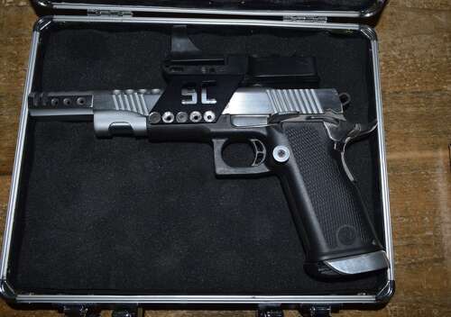 A CASED 9MM PARA BUL CUSTOM M5 RACE GUN. WITH 3 SPARE MAGS.
