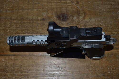 A CASED 9MM PARA BUL CUSTOM M5 RACE GUN. WITH 3 SPARE MAGS.
