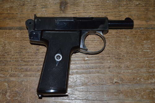 A GOOD .32 ACP WEBLEY 1911 METROPOLITAN POLICE PISTOL. POLICE STAMPED.