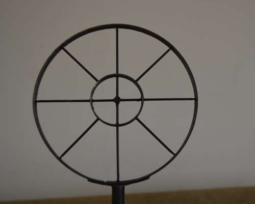 A BRITISH WW2 EXPERIMENTAL BREN ANTI AIRCRAFT GUN SIGHT.