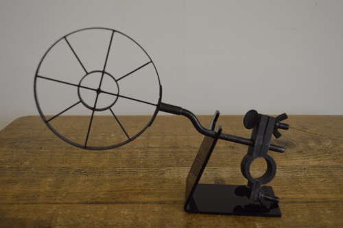 A BRITISH WW2 EXPERIMENTAL BREN ANTI AIRCRAFT GUN SIGHT.