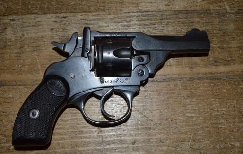 A WEBLEY .32 REVOLVER MK1V 3