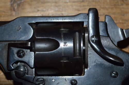 A WEBLEY .32 REVOLVER MK1V 3