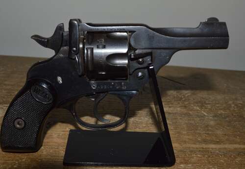 A WEBLEY .32 REVOLVER MK1V 3