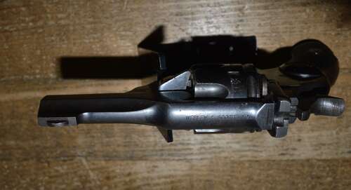 A WEBLEY .32 REVOLVER MK1V 3