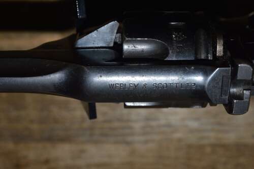 A WEBLEY .32 REVOLVER MK1V 3