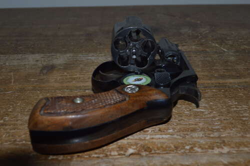 A SW 38SPL MOD 36 REVOLVER 2