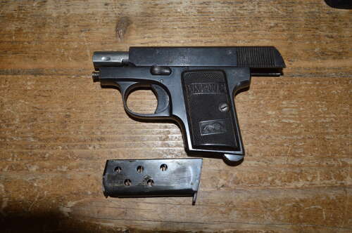A EU DEACTIVATED 6.35 UNIQUE SEMI AUTO PISTOL.
