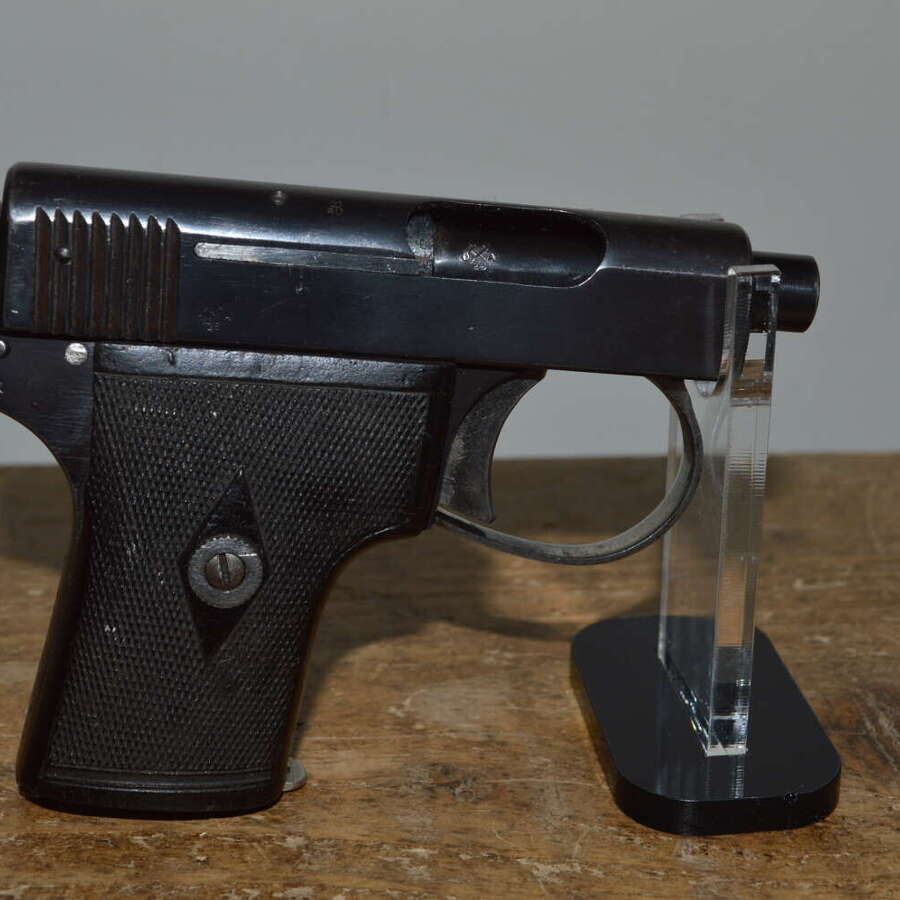 A EU DEACTIVATED 6.35 WEBLEY AND SCOTT SEMI AUTO PISTOL.