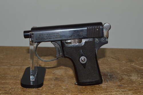 A EU DEACTIVATED 6.35 WEBLEY AND SCOTT SEMI AUTO PISTOL.
