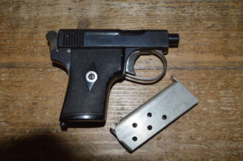 A EU DEACTIVATED 6.35 WEBLEY AND SCOTT SEMI AUTO PISTOL.
