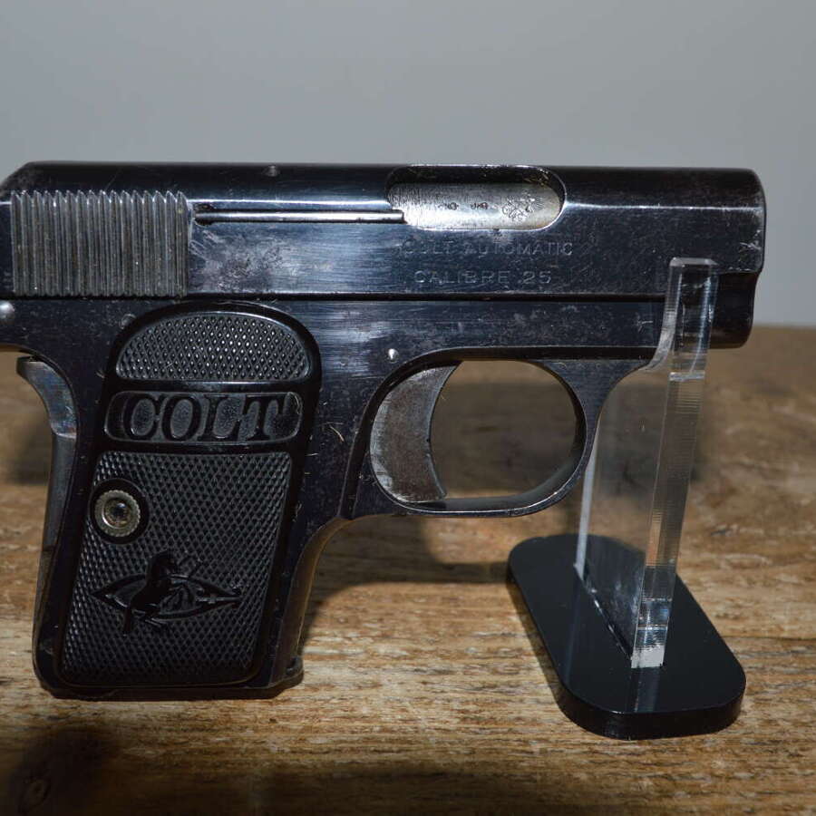 A EU DEACTIVATED COLT 1908 .25CAL SEMI AUTO PISTOL.MOVING PARTS NO DRY FIRER.