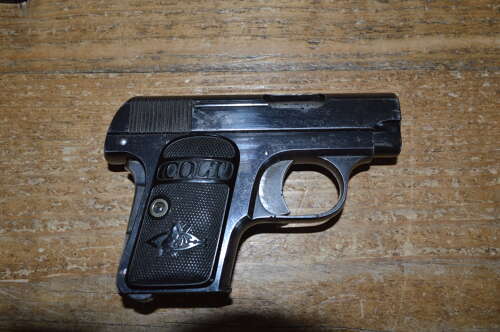 A EU DEACTIVATED COLT 1908 .25CAL SEMI AUTO PISTOL.MOVING PARTS NO DRY FIRER.