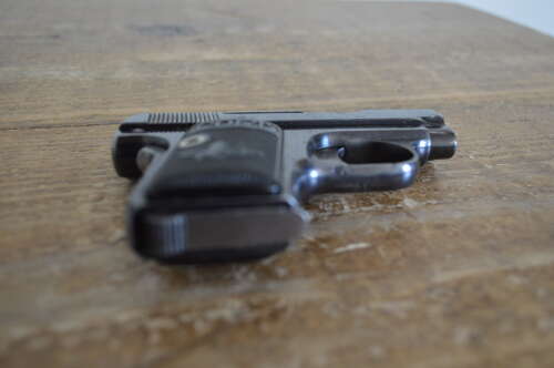 A EU DEACTIVATED COLT 1908 .25CAL SEMI AUTO PISTOL.MOVING PARTS NO DRY FIRER.