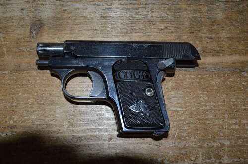 A EU DEACTIVATED COLT 1908 .25CAL SEMI AUTO PISTOL.MOVING PARTS NO DRY FIRER.