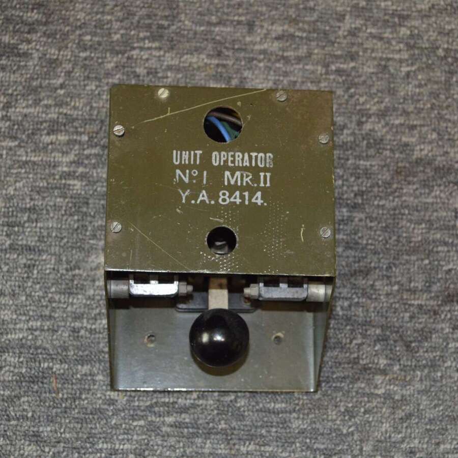 A  NO1 MK2 MORSE KEY MANUFACTURED BETWEEN 1940 AND 1959.