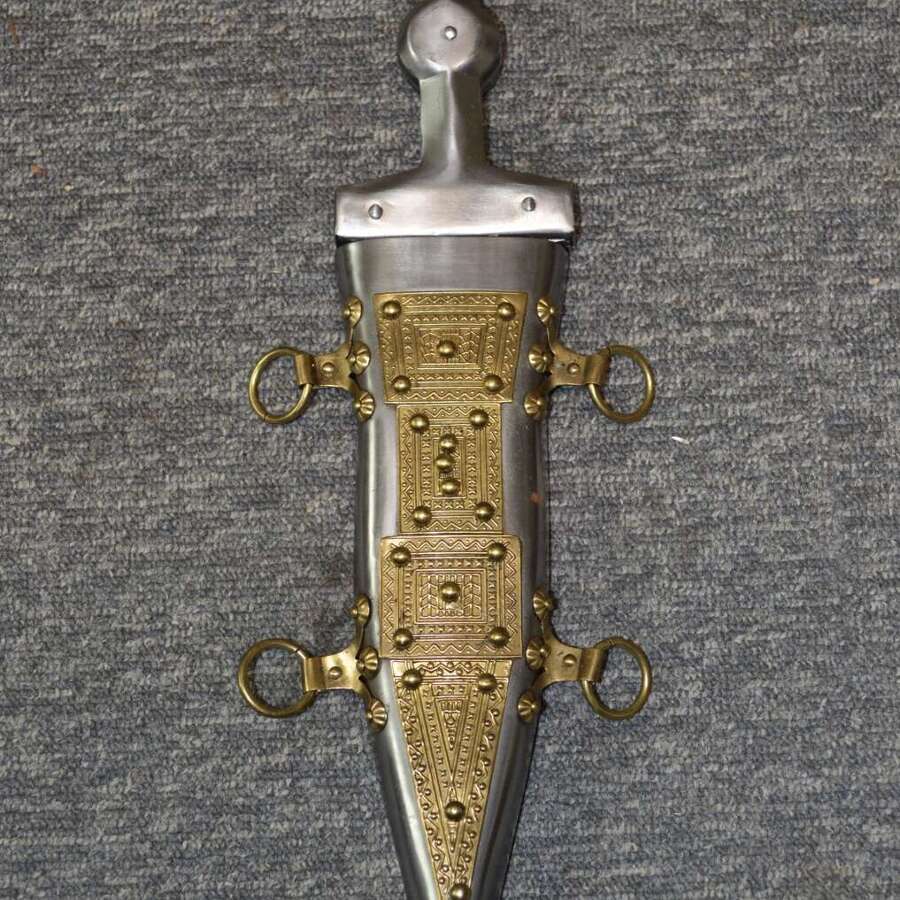 A COPY OF A ROMAN DAGGER 15" OVERALL LENGTH