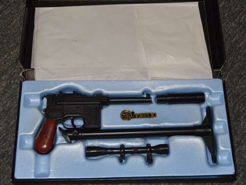 LONE STAR MAN FROM UNCLE ATTACHE CASE. WITH BROOM HANDLE SCOPE SILENCER ETC.
