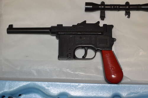LONE STAR MAN FROM UNCLE ATTACHE CASE. WITH BROOM HANDLE SCOPE SILENCER ETC.