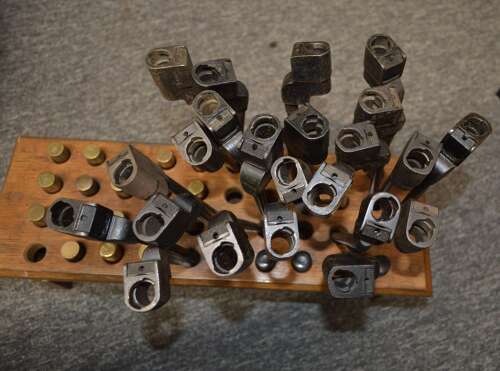 A MIXED LOT OF WW2 NO4 RIFLE BAYONETS. PRICED INDIVIDUALLY