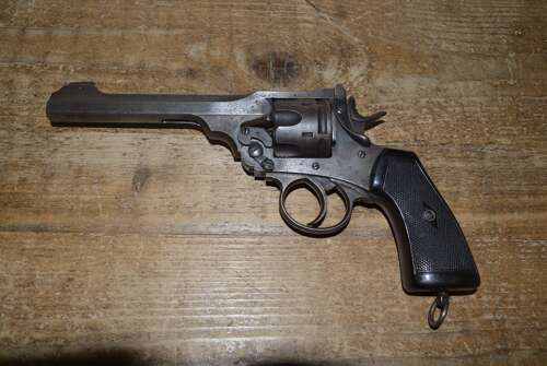 A 1917 DATED.ALL MATCHING WW1 WEBLEY MKV1 REVOLVER . DEACTIVATED EU SPEC.