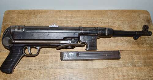 A 1942 DATED MP40 NEW SPEC DEACT . ALL MOVING PARTS NO DRY FIRE.